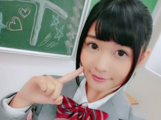 【制服×素人】教室で夢のJKとセックス！ｗ机を使っていろんな体位で犯されまくって潮吹きが止まらない！ｗ