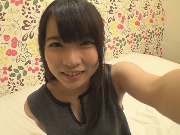 【素人オナニー】ウブそうな素人娘の大胆自慰動画★顔を赤らめながら大開脚でマンコを巧みにいじりまくり！