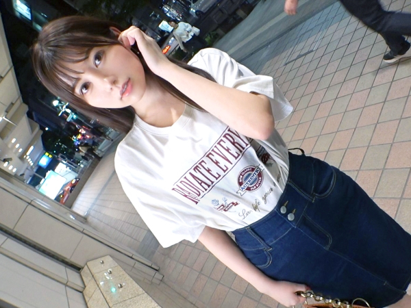 【素人×初撮り】ナンパした色白美少女をホテルに連れ込みAV撮影‼乳首舐め手コキ⇒濃厚フェラチオでご奉仕させちゃう♥︎