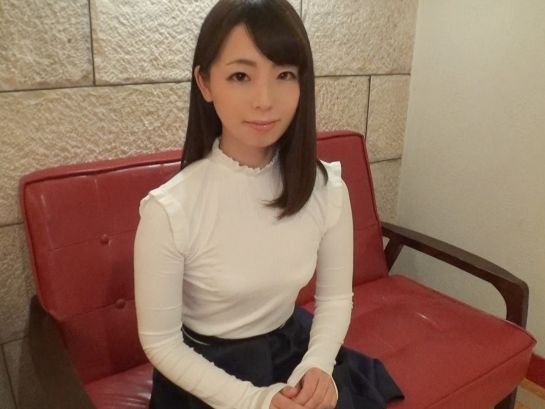 【三十路】30歳に見えない若すぎスレンダーおねえさんがAV挑戦！男の乳首しゃぶりながら手コキでシコシコっ♥