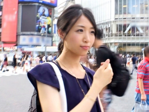 【美人編集者ナンパSEX】渋谷でナンパした美人編集者がAVでオナニー！優しいSEXでトロトロに！