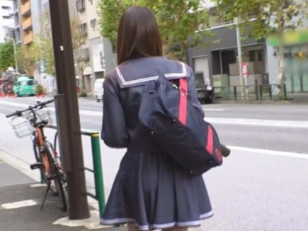 【素人】幼い感じの巨乳ちゃん！いいじゃん何かそそるじゃん！こうなったら制服着せてハメちゃえ！嗚呼もうこういう女興奮！