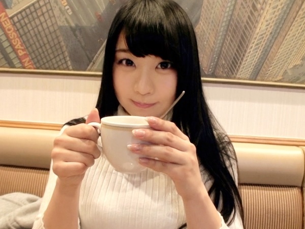 【素人】黒髪ロングの美女は性欲を抑えられないドスケベ♡嬉しそうにフェラチオして騎乗位腰振りで巨乳を揺らす♡