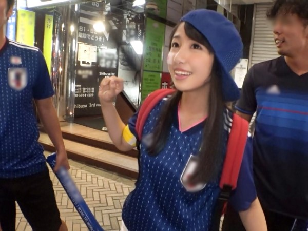 【女子大生】ワールドカップ観戦女子ナンパGET！3Pセックスでメス顔晒してイキまくり！代わるがわるチンポを堪能する♪