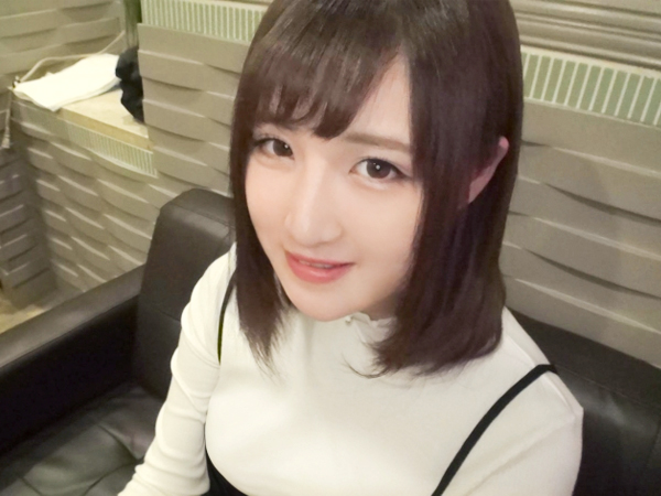 【素人】二十歳の女性社員は純情な女の子でした！こんなやや幼くも思える彼女が淫乱な事しちゃうんだから人生って分からんね！