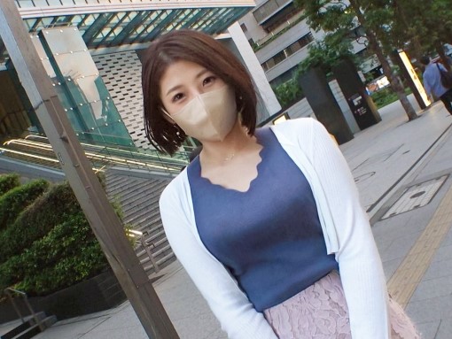 【上品美人秘書不倫SEX敏感潮吹き】ナンパについて行っちゃうお持ち帰り淫乱娘！綺麗な白肌が魅力的なヤリマン女❤