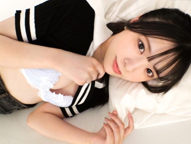 【素人】スレンダーな美少女は責められると濡れるドM…パイパンを手マン責めされて生ハメピストンでウットリ…