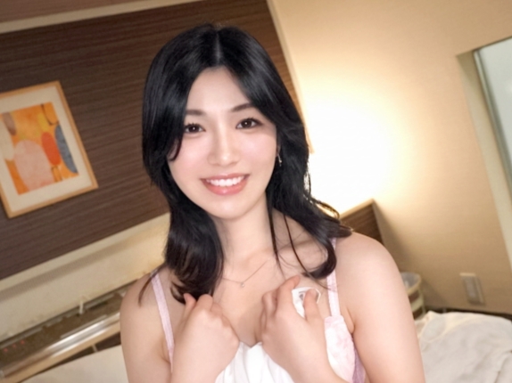 【素人】これは美女！WEB系の仕事で頑張ってる彼女と男なら誰しもがヤリたくなる！実は最近シテなかったらしく大興奮だね！