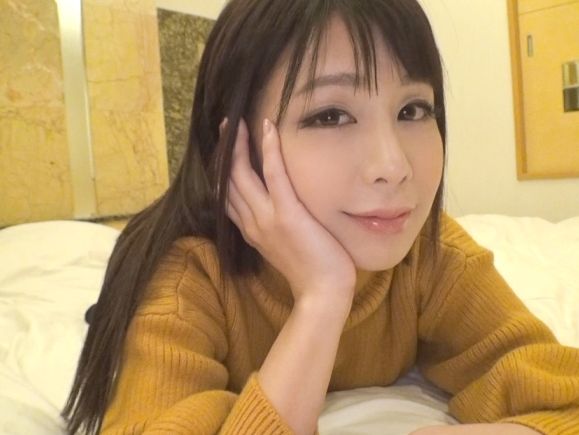 【爆乳素人】H大好きお姉さん、AVデビューでプロ技に挑戦！ボインを揺らしながらクンニ＆手マンで連続イキ！エロすぎる反応がヤバい♥