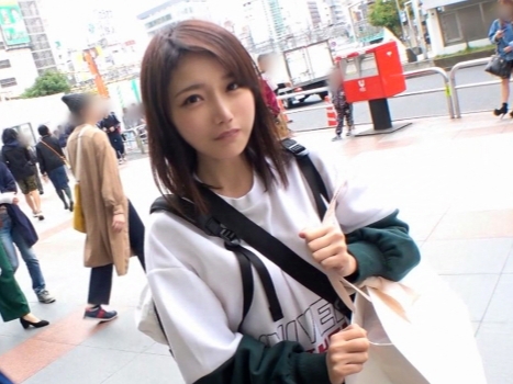 【ナンパ即ハメ】『気持ちいい…もっと♡』キュートな細身女子を口説いて騎乗位セックス！敏感なカラダで感じまくる姿にフル勃起！細身の腰使いがエロすぎて、もう我慢できない！！