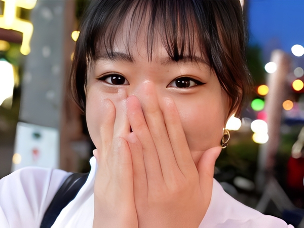 【エロすぎ女子大生のハメ潮セックス】『感じすぎてヤバい…』素人女子大生がカメラの前で大胆に！騎乗位でチンポを串刺しにされ、無言でハメ潮を噴出するドエロな姿に興奮必至♡