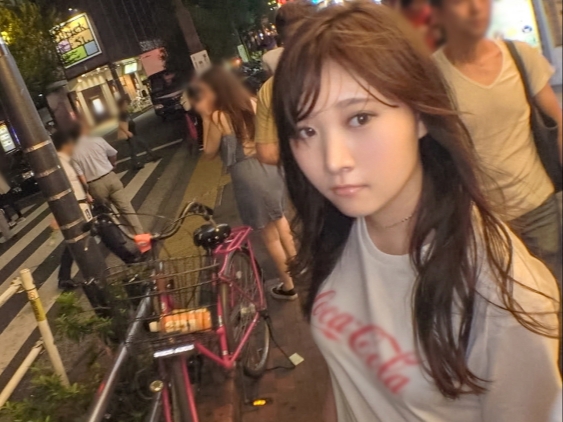 【ナンパ成功！】『気持ちいい…もっと…』カワイイ美少女の濡れマンを指でグチョグチョにかき混ぜ！硬い男根で正常位ピストンされ、喘ぎ声が止まらない！