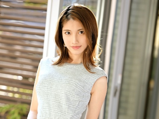【ホテル受付嬢の裏顔】『あっ…ダメ…』清楚なお姉さんが手マンで大洪水！正常位で奥まで突かれ、本気で感じちゃう！普段は見せない淫乱モード全開で、潮吹き＆絶頂の連続！！
