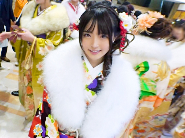 【成人式後の大胆な夜】『初めてで…恥ずかしい…』純粋な美少女がホテルで3Pセックスに挑戦！激ハメされながら淫らに絶頂する姿は必見♡成人式の晴れ着から大胆な姿へ…素人娘の秘めたエロスが爆発！