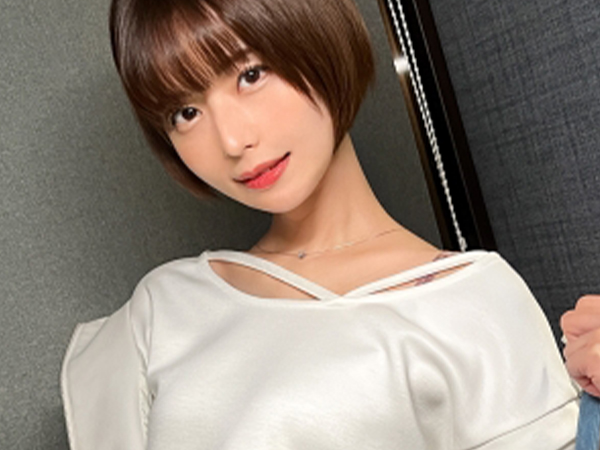 【ショートカットJDの初体験】超カワ女子大生がチンポを咥え、生挿入に挑戦！スレンダーなボディを様々な体位で激しく突かれ、感じまくる！ウブな反応がたまらない、素人娘の生々しいSEX！♡