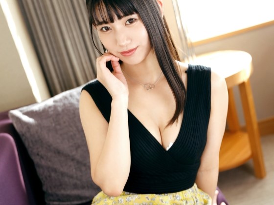 【バックで悶える美髪お姉さん】清楚系ロングヘアーのお姉さんがエロモード全開！キレイなボディを揺らして感じまくる姿が最高にエチエチ♡バックで激しく突かれて、美尻がプルプル震える！
