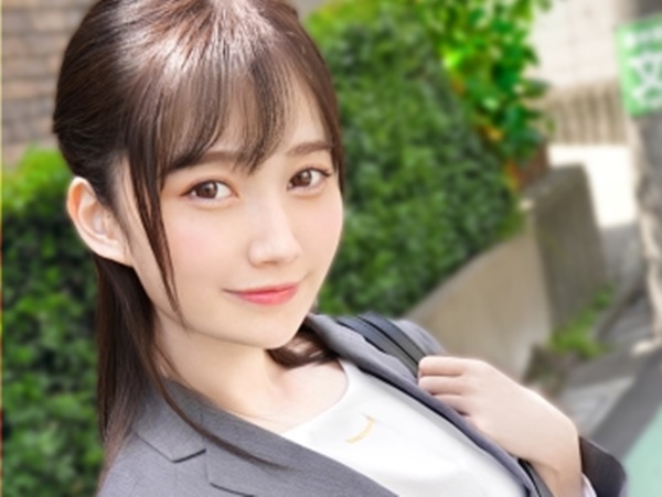 【仕事中でも発情中】『我慢できないの…』激カワOLが仕事そっちのけで性処理サポート！ホテルで即尺＆即ハメ、チンポに跨り喘ぎまくるエロすぎる姿に興奮MAX♡