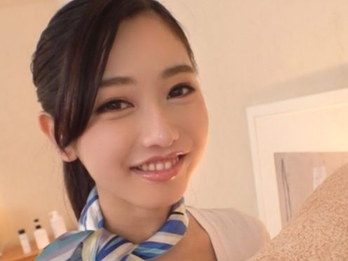 【小柄ギャルエステティシャンの誘惑】『ダメなのに…』ミニマムボディの可愛いお姉さんが、客のチンポに我慢できず、エステサロンで禁断の快楽に溺れる！