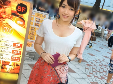 【美尻お姉さんのバック激ピストン】『奥まで当たってる…』キュートな顔と美尻がたまらないお姉さんを、バックで激しく突きまくる！膣奥を刺激され、感じまくる姿は必見！！♡