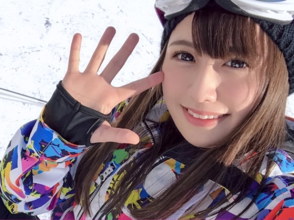 【雪山ナンパ】ゲレンデで見つけた色白美尻娘！プリケツがたまらない素人美女がクンニ＆手マンで敏感反応♥じゅるじゅるフェラでチンポを味わい尽くす！雪山で燃えるエロい夜！♡