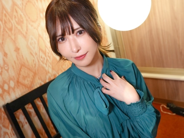 【旦那にナイショの危険日不倫】激カワお姉さんが禁断のセックスに溺れる！マンコをじっくり観察＆ほじほじされて愛液ダダ漏れ！グチョグチョの秘部にチ○ポ挿入で悶絶♡