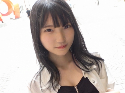 【街角ナンパ】無邪気な笑顔の美少女をゲット！キュートな顔して敏感マンコはビクビク反応！硬直チ●ポで奥まで突かれ、本気で感じまくる姿がエロすぎる！