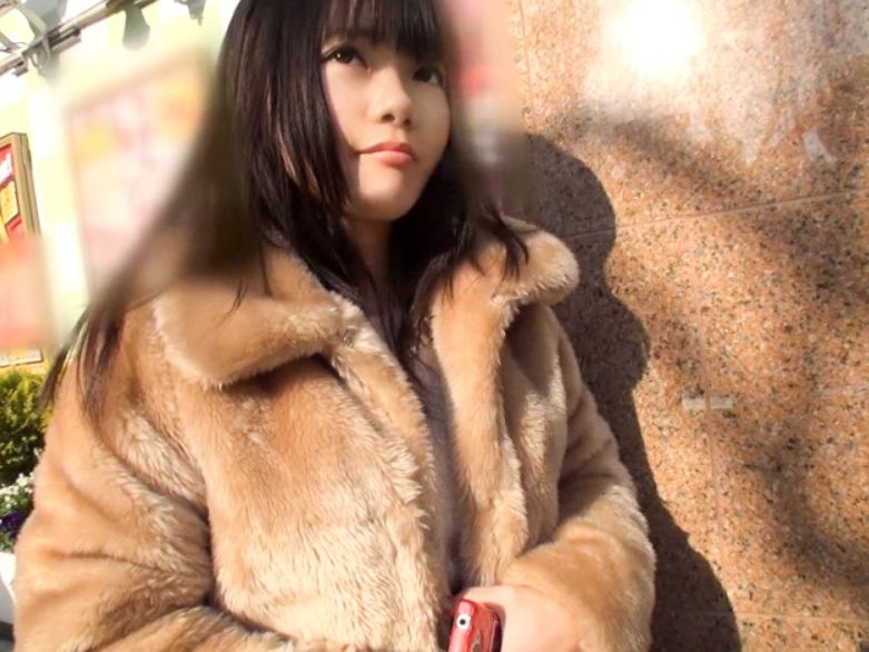 【黒髪色白美少女の敏感反応】かえでちゃんの黒髪ロングが揺れる！チンポで激しく突かれて気持ち良すぎて悶絶！色白ボディがエロく輝く、素人娘の初々しい快感♡