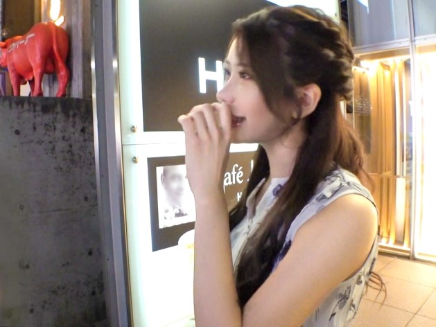 【街角ナンパ】清楚系美女、乳首コリコリで即ビショ濡れ！手マンで大洪水→「もうダメ…♥」チンポに夢中でエロモード全開！