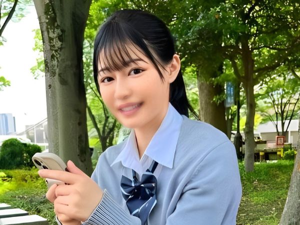 【制服美少女と秘密のSEX】透明感抜群のJKと禁断のプレイ！成長中の美乳を揉みしだき、キツキツのオマンコを激しくピストン！制服姿で感じる姿がたまらない♡