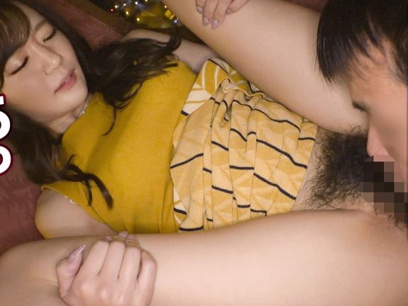 【彼氏じゃ物足りない】欲求不満のビッチ美女が浮気SEXで本能解放！剛毛マンコから溢れるマン汁がエロすぎる！貪るようにチ○ポを求める姿がたまらない♥︎