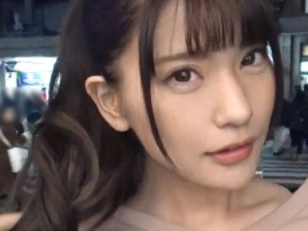 【長身モデル風】水着姿がガチエロ！胸は小さいけどスタイル良くて9頭身…騎乗位で狂っちゃいます！！